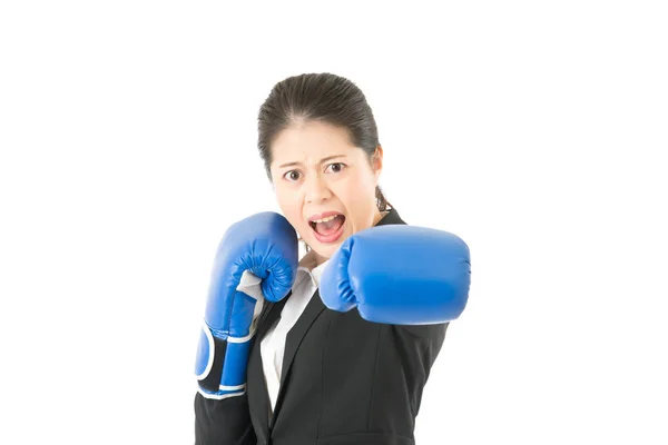 Empresaria enojada con pose de ponche — Foto de Stock