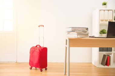 mutlu iş adamları yukarı ambalaj hazır