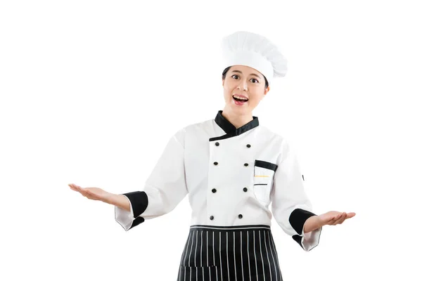 Vrouw cook presenteren waaruit blijkt van haar feest — Stockfoto