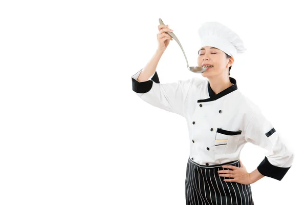 Mooie huisvrouw een chef-kok kleding dragen — Stockfoto