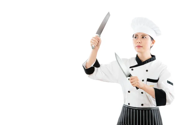De chef-kok permanent op de witte muur achtergrond — Stockfoto