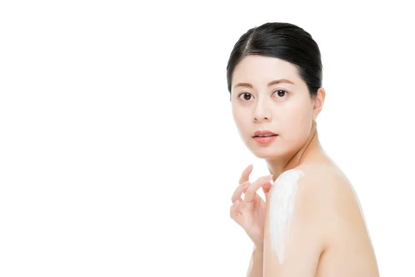 女人抹保湿护肤 — 图库照片