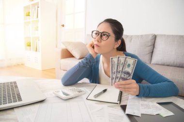 kadın expend hakkında endişeli