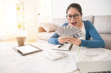 nakit arayan kadın şaşırttı hissediyorum 