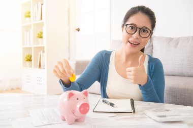 para başparmak holding ile öğrenci
