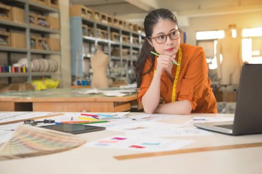 bilgisayar araştırma kullanarak Tasarımcısı