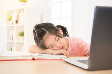 pembe elbise çuval duygu yorgun