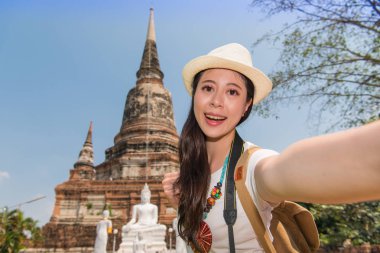 Mutlu turist Smartphone fotoğraf çekimi