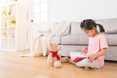 çocuk oyuncak ayı ilginç bir şey söylüyorum