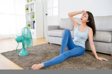 tatlı bayan duygu sıcak ve Başlarken baş ağrısı