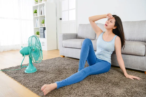 tatlı bayan duygu sıcak ve Başlarken baş ağrısı