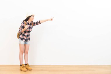 güzel kız öğrenci boşaltmak için işaret