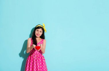 mutlu güzellik kadın kalp şeklinde modeli sunulması