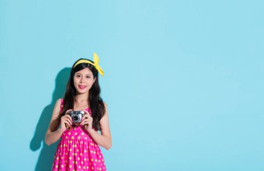 şirin elbise giyim güzellik kendine güvenen kadın