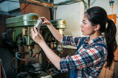 Gümüş holding kadın işçi bileşenlerini parçalar