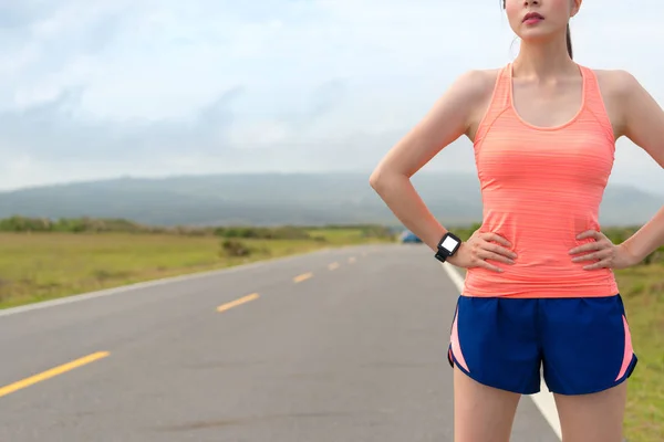 Healthy woman wearing smartwatch device — Stock Photo, Image