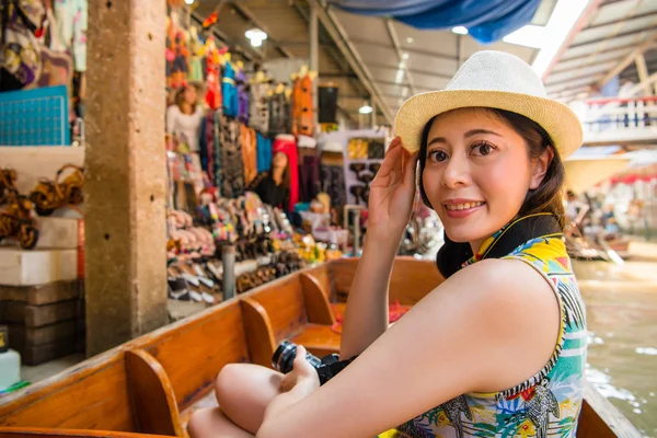 Asijské ženy cestující o cestování v Thajsku — Stock fotografie