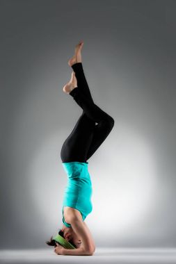 Fitness duruş yapma güzel yoga öğretmeni