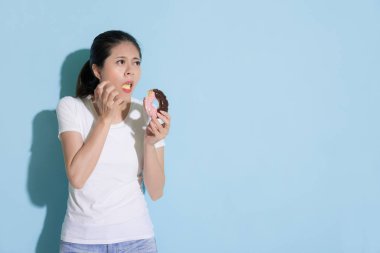 güzel genç bayan ifade acı yapma