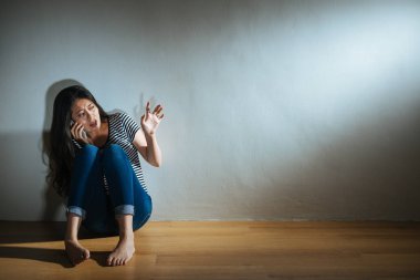 üzüntü kız kötü muamele görmüş kadın kavramı