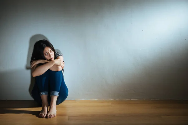 Despair girl looking at light feeling afraid — Stock Photo, Image