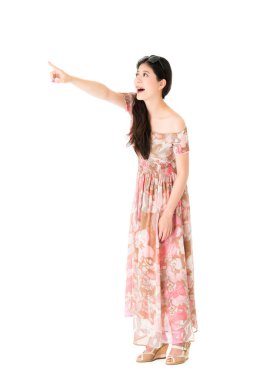 tatlı zerafet kadın modeli üzerinde beyaz duvar izole