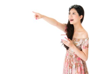 hareket eden smartphone kullanarak mutlu kadın Gezgin