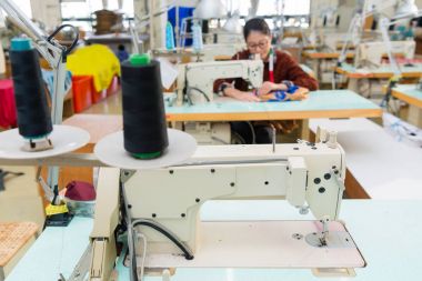 Stüdyo giyim fabrika terzi dikiş