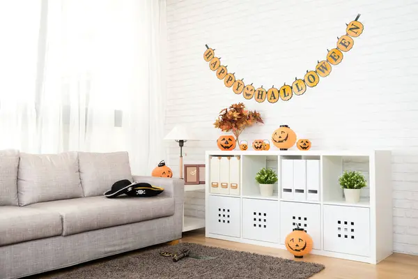 hiçbir kişi oturma odası boş