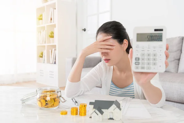 Woman using calculator counting personal deposit — Stock Photo, Image