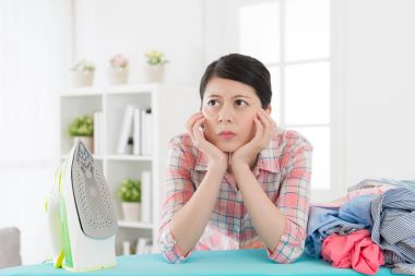 giyim duygu sıkıcı Ütü zarif ev kadını