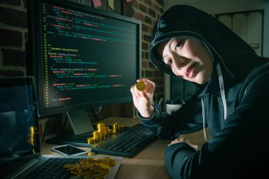 güzel kadın programcı virüs sistem tasarımı