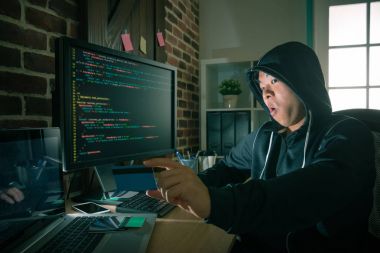 kredi kartı şaşırmış duygu arayan hacker