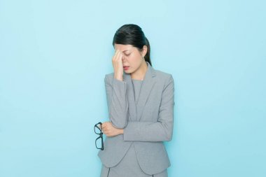 uzun süre çalışan profesyonel çalışan hanım