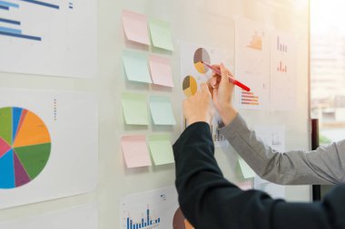 Not yazma profesyonel kadın Ofis çalışanları