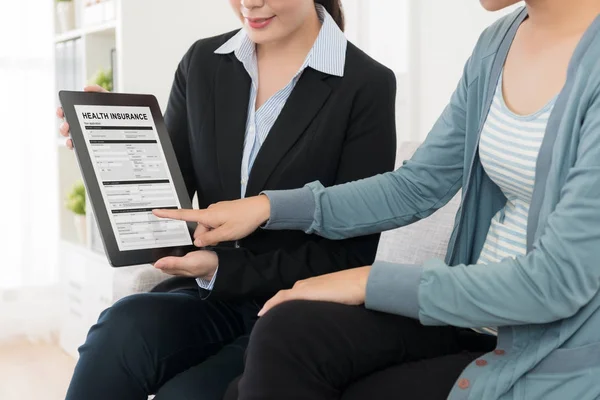 Beautiful elegant woman buying health insurance — Stock Photo, Image