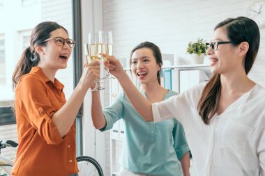 Şampanya ile toasting iş takım