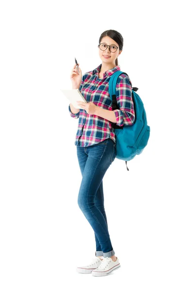 Okul çantası taşıyan zarif tatlı öğrenci kız — Stok fotoğraf