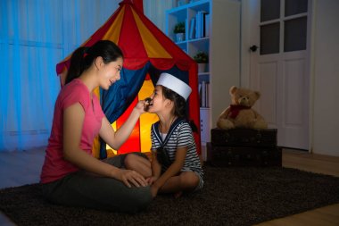 genç güzellik anne giyim sakal ile kullanma