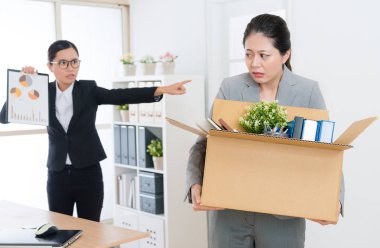 güzel şık ofis işçi kız duygu korku 