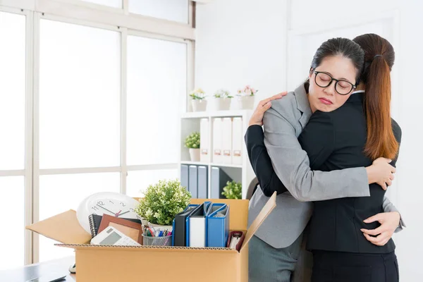 Triste llorando gerente de negocios es despido de la empresa — Foto de Stock