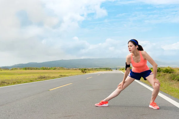 Jonge mooie vrouwelijke jogger dragen sportieve kleding — Stockfoto