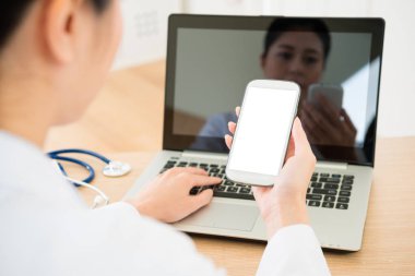 genç ve güzel doktor mobil cep telefonu arıyorum