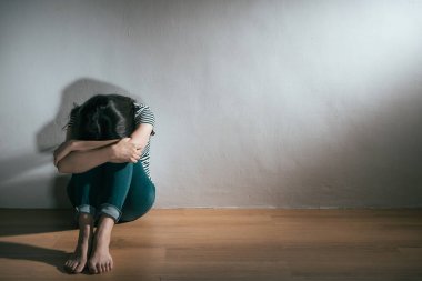 genç güzel kadın genç depresyon sahip