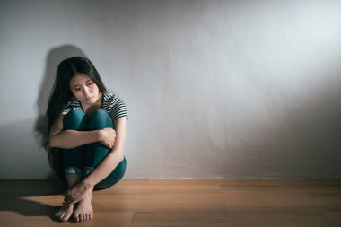 katta oturan depresyon bipolar bozukluk kadın