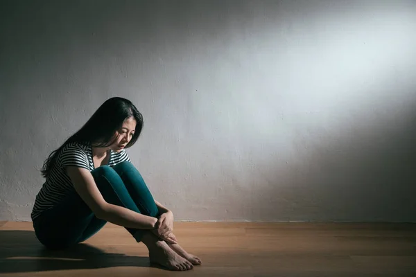 Senhora atraente ter problema de depressão doença — Fotografia de Stock