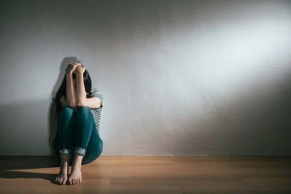 Κατάθλιψη έχοντας καταχραστεί πρόβλημα θηλυκό έφηβο — Φωτογραφία Αρχείου
