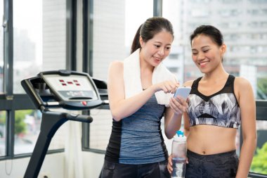 spor salonunda antrenör eğitim sonuç gösteriliyor