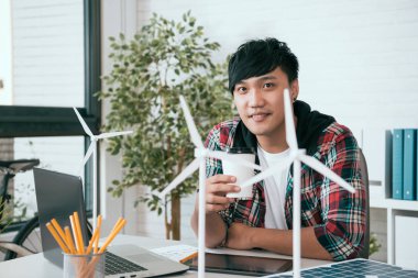 alternatif enerji tasarımcı kahve içme