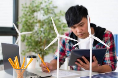 dokunmatik yüzey ile tasarlama enerji mühendisi